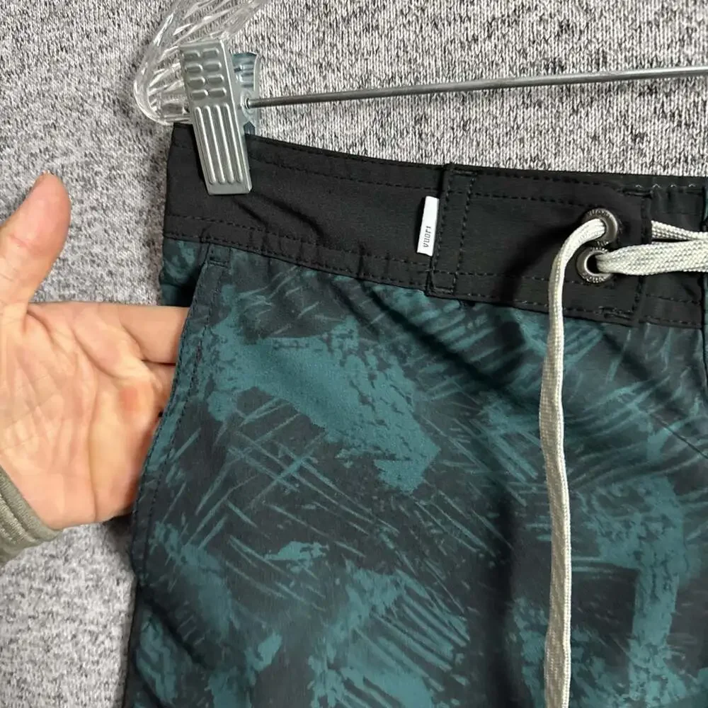 Vuori Men's Size 30 Black Green Polyester Cruise Boardshorts Summer Vacation 7